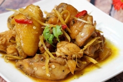 Gà xào sả ớt ăn với canh gì? Cách nấu gà xào sả ớt và 2 món ngon ăn cùng đổi bữa cho gia đình dịp lễ 