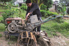 Hà Văn Hồng - Anh nông dân sáng tạo máy bừa không người lái