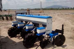 Giá máy gieo hạt đậu phộng - Cấu tạo và các ưu điểm của máy gieo hạt đậu phộng