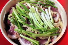 Bật mí bí quyết làm món thịt lợn hấp sả gừng ngon “bá cháy”