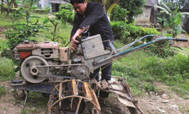 Hà Văn Hồng - Anh nông dân sáng tạo máy bừa không người lái