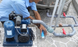 Máy bơm chạy mà không lên nước phải làm sao?