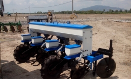 Giá máy gieo hạt đậu phộng - Cấu tạo và các ưu điểm của máy gieo hạt đậu phộng