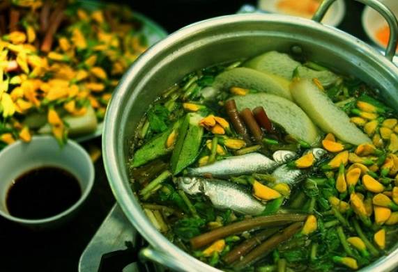 Nhớ hoài đặc sản miền Tây lẩu cá linh bông điên điển 