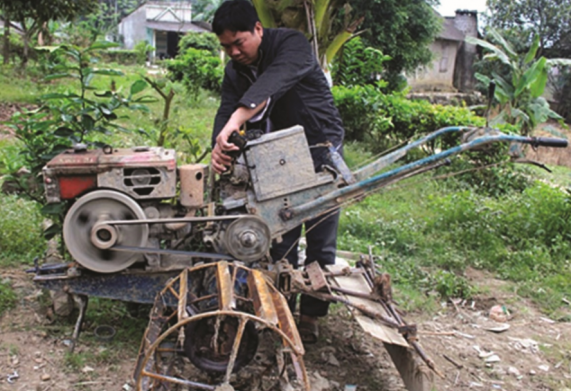 Hà Văn Hồng - Anh nông dân sáng tạo máy bừa không người lái