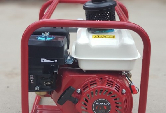Giá máy bơm nước chạy bằng xăng bao nhiêu
