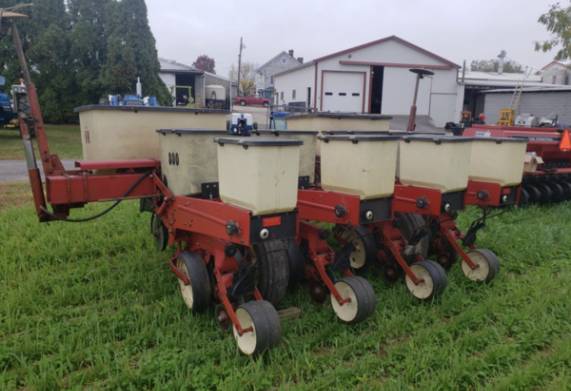 Máy gieo hạt ngô Case IH 4-Row Corn Planter: cấu tạo và chức năng 