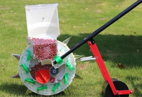 Máy trỉa đậu phộng là gì? Tìm hiểu một số loại máy trỉa đậu phộng phổ biến