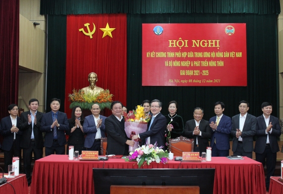 Bộ trưởng Lê Minh Hoan: Hỗ trợ để nông dân liên kết, thay đổi tư duy, vươn lên làm giàu