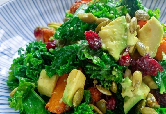 Bỏ túi 6 cách trộn salad từ bơ ăn cực ngon vào mùa hè