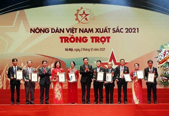 Tôn vinh và trao danh hiệu cho 63 nông dân tiêu biểu xuất sắc 2021